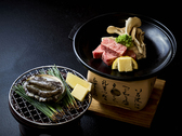 【グレードUP‐遊仙会席】歯応えある食感と磯の香りが根強い人気の「アワビ陶板焼き」がメイン。