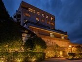 山代温泉街に佇む老舗宿、自慢の美味しい食事でおもてなし致します。