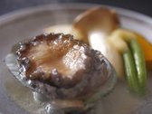 【国産活鮑陶板焼き】鮑は踊り焼きで驚くほど柔らかい食感になります♪